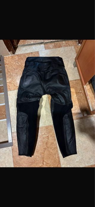 Chaqueta y pantalón cuero Dainese