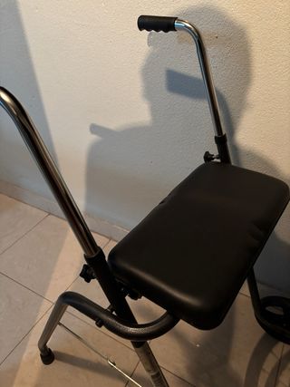 Andador con asiento y frenos