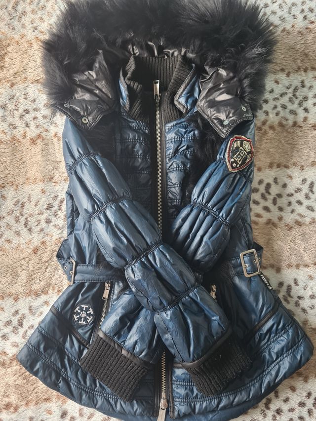 Abrigo Highly Preppy azul y negro