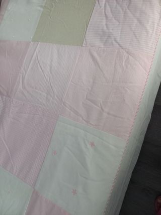 Edredón infantil patchwork rosa y beige