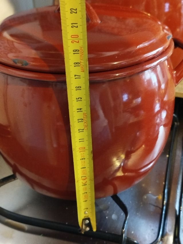 2 Pucheros decorativos. 20 y 23 cm.