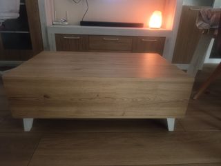 Mesa chica de salón nórdica