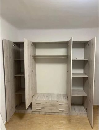 Armario de madera
