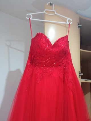 Vestido de fiesta rojo sin usar