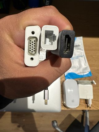 MacBook Air + Ratón, Teclado y Adaptadores