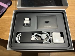 MacBook Air + Ratón, Teclado y Adaptadores