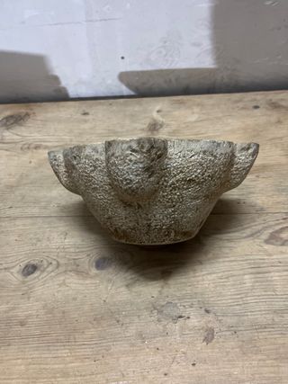 Mortero de piedra antiguo