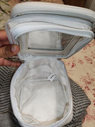 Bolso de maquillaje blanco y marrón