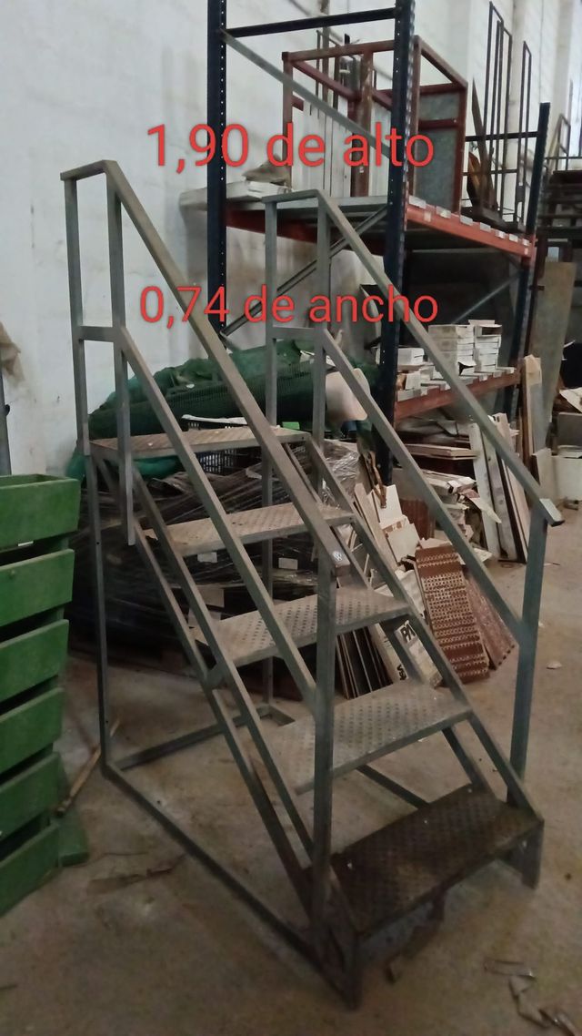 Escalera de hierro 1,90m alto x 0,74m ancho