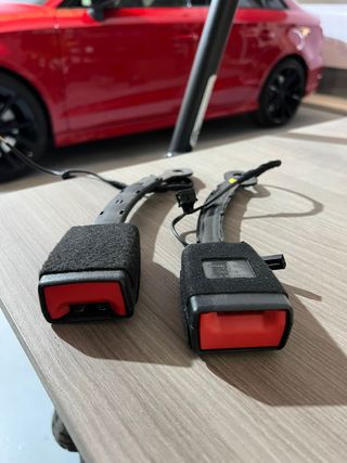 Juego enganches cinturón delantero Audi A3 8V (x2)
