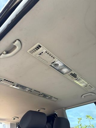 Volkswagen Caravelle 2011