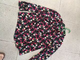 Camisa Zara floral negra multicolor
