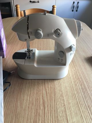 Máquina de coser portátil