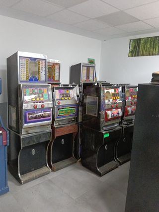 Lote de Máquinas Recreativas RF '80