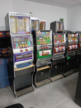 Lote de Máquinas Recreativas RF '80