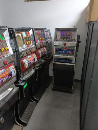 Lote de Máquinas Recreativas RF '80