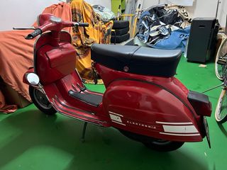 Vespa 160 GT Roja