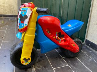 Moto de plástico para niños y niñas