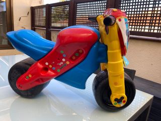 Moto de plástico para niños y niñas