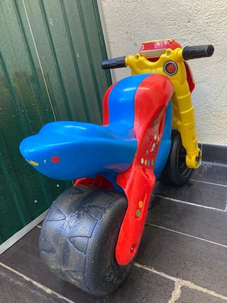 Moto de plástico para niños y niñas