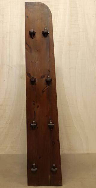 Bonita estantería de madera maciza desmontable.