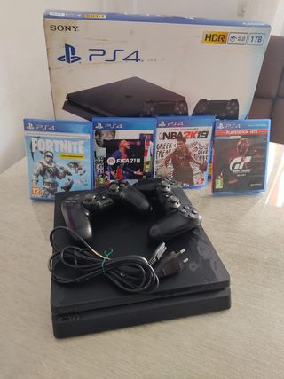 PS4 (PlayStation 4) Negra + 3 Juegos
