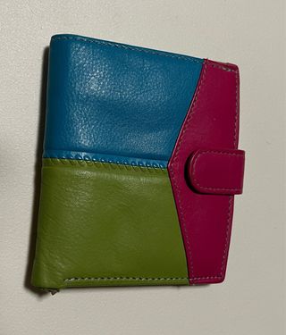 Cartera de piel pequeña nueva