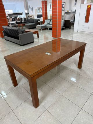 Mesa de comedor de madera y cristal