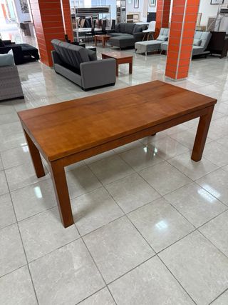 Mesa de comedor de madera y cristal