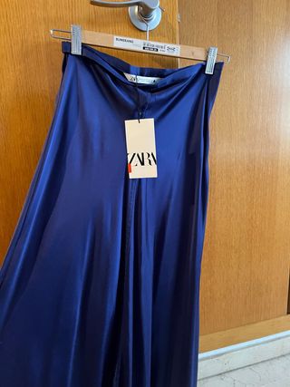 Falda Zara azul satinada