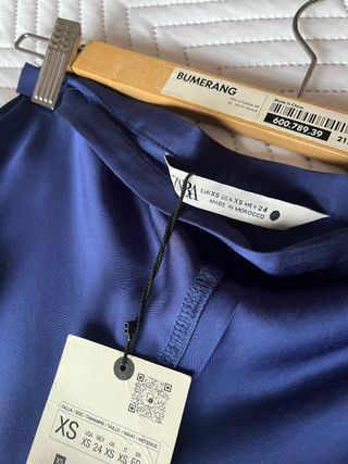 Falda Zara azul satinada