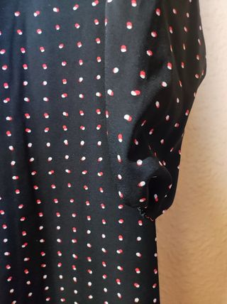 Vestido Only estampado puntitos rojos y blancos.