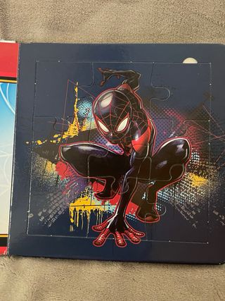 Lote Spiderman: Peluches, Libros y DVDs
