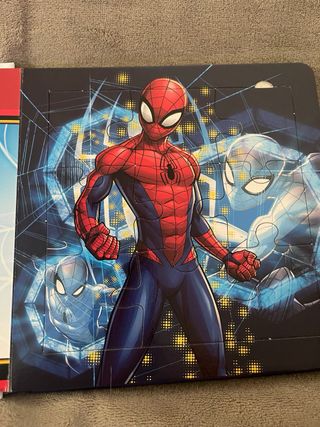 Lote Spiderman: Peluches, Libros y DVDs