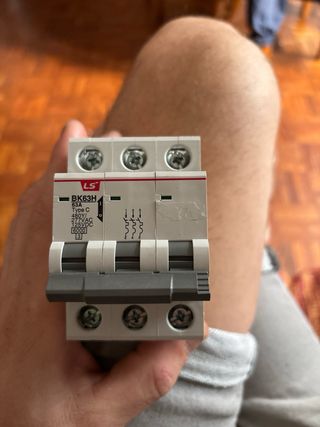 10 Interruptor Automático LS BK63H 63A