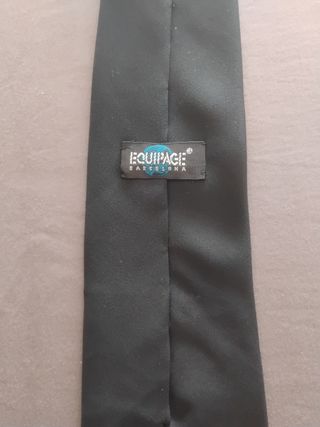 Corbata negra  con bordado