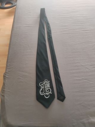 Corbata negra  con bordado