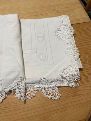 76. Lenzuolo ricamato con trapunte e uncinetto 210x250