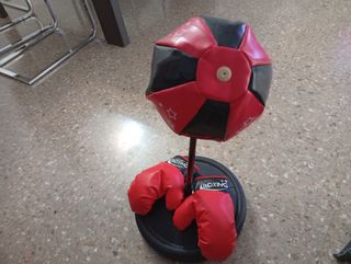 Juego de boxeo infantil con guantes