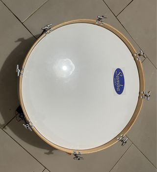 2 Bombos de 60cm de diametro.