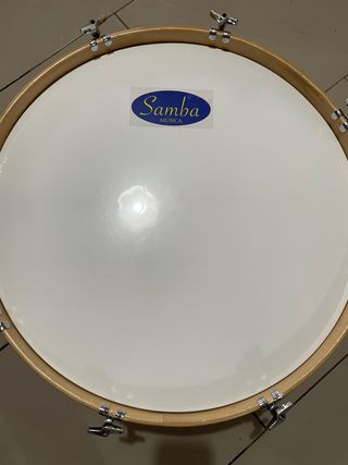 2 Bombos de 60cm de diametro.