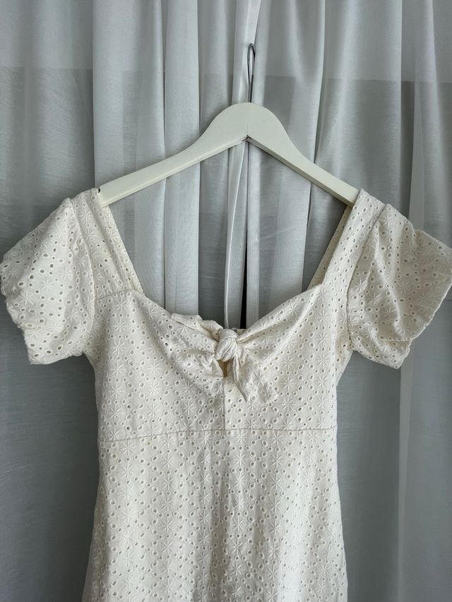 Vestido Guess blanco bordado