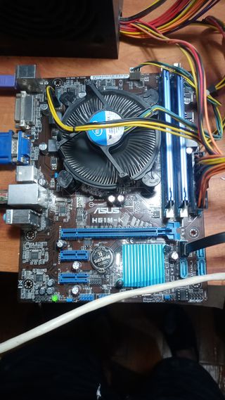 Placa Base ASUS H61M-K + CPU i5 3340 + 4GB RAM