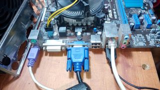 Placa Base ASUS H61M-K + CPU i5 3340 + 4GB RAM