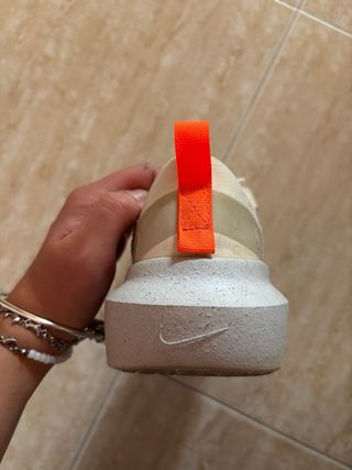 Zapatillas Nike Beige/Naranja Talla 38.5