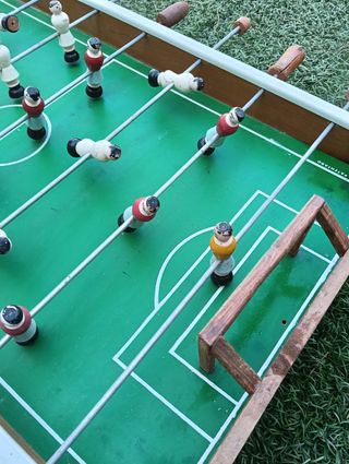 Futbolín antiguo madera Juguetes Viam.