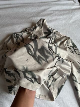 Top estampado de manga larga