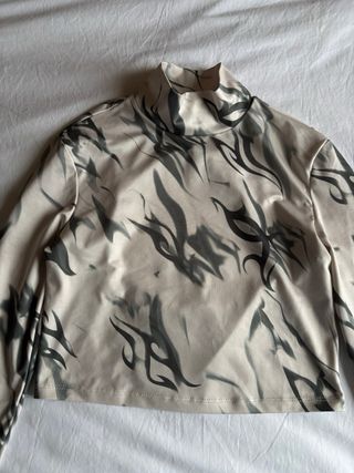 Top estampado de manga larga