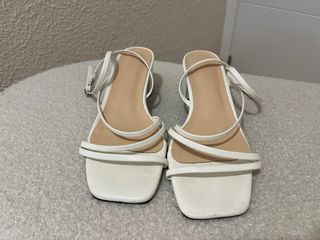 Sandalias blancas tiras finas