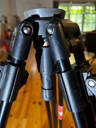 Trípode Manfrotto 351 MVB y Sachtler